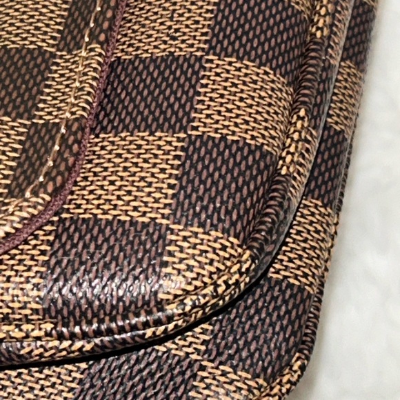 Louis Vuitton Damier Ebene Hoxton GM - Picture 13 of 16
